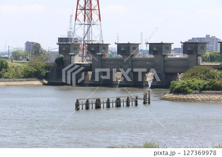 旧江戸川にある「江戸川水閘門」 127369978