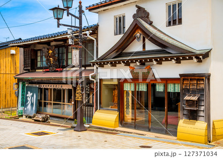 富山県　南砺市　井波の町並み 127371034
