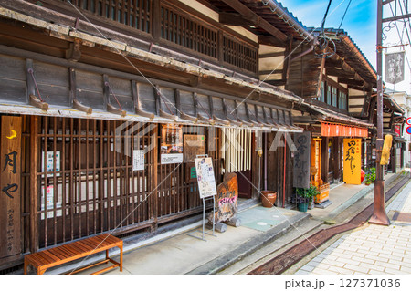 富山県　南砺市　井波の町並み 127371036