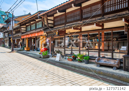 富山県　南砺市　井波の町並み 127371142