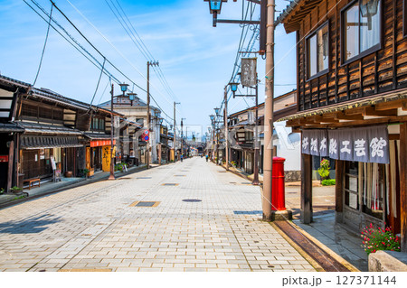 富山県　南砺市　井波の町並み 127371144