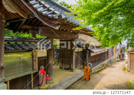 富山県　南砺市　井波の町並み 127371147