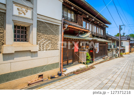 富山県　南砺市　井波の町並み 127371218