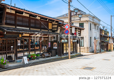 富山県　南砺市　井波の町並み 127371224