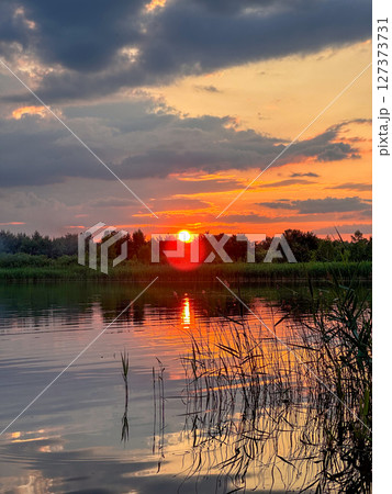 Serene Sunset Reflection Over a Tranquil Lake 127373731