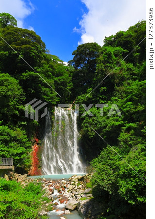 【鹿児島県】晴天の霧島温泉郷の湯の滝(丸尾滝) 【鹿児島県】晴天の霧島温泉郷の湯の滝(丸尾滝) 127373986