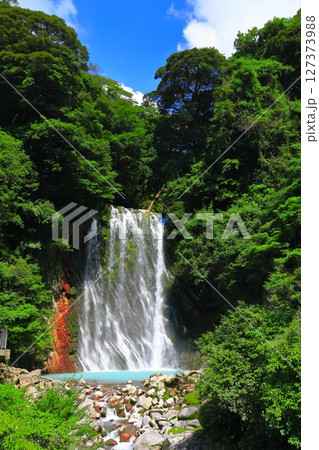 【鹿児島県】晴天の霧島温泉郷の湯の滝（丸尾滝） 127373988