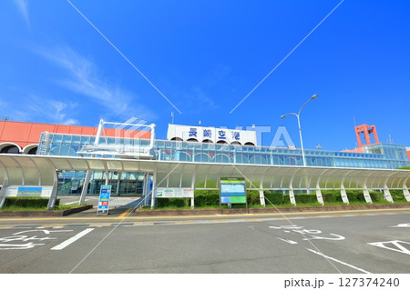 【長崎県】快晴の長崎空港 【長崎県】快晴の長崎空港 127374240