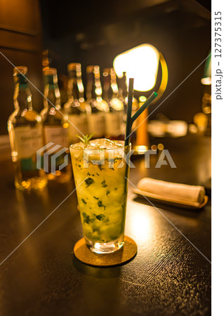 テーブルフォト・BAR 127375315