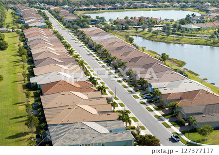 Wealthy residential area in USA suburbs. Rich neighborhood with expensive suburban homes in southwest Florida Wealthy residential area in USA suburbs. Rich neighborhood with expensive suburban homes in southwest Florida 127377117