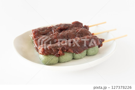 粒餡がのったよもぎ団子3本　和菓子　串団子 127378226