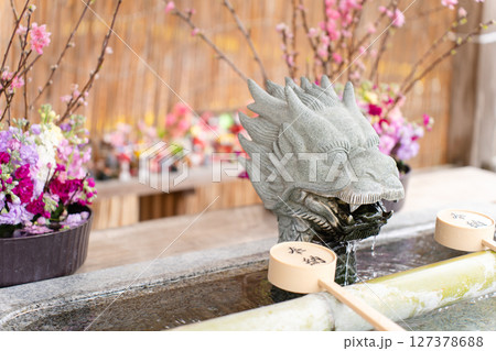 鎌数伊勢大神宮の手水舎 127378688