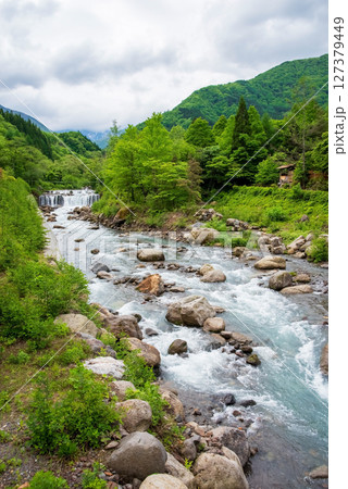 涼し気な渓流風景『奥飛騨温泉郷 福地温泉地内』 涼し気な渓流風景『奥飛騨温泉郷 福地温泉地内』 127379449