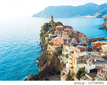 イタリアの世界遺産　チンクエ・テッレ（ヴェルナッツァ） 127380063