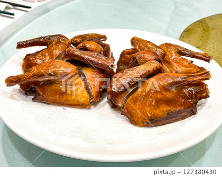 中国の前菜 鳩の唐揚げ(炸鸽子) 中国の前菜 鳩の唐揚げ(炸鸽子) 127380430