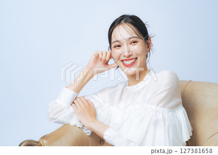 おしゃれな女性の美容・スキンケアイメージ 127381658