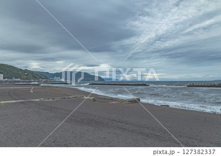 伊東　悪天候　サンビーチ　曇天　 127382337