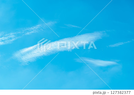 青空に流れる波状雲 d-4 ライトカラー 青空に流れる波状雲 d-4 ライトカラー 127382377