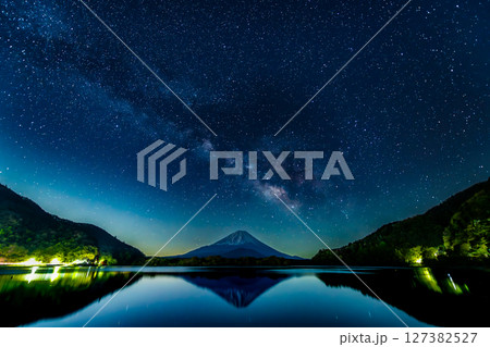 天の川の架かる富士山 ~本栖湖~ 天の川の架かる富士山 ~本栖湖~ 127382527