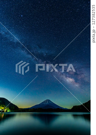 天の川の架かる富士山 ～本栖湖～ 127382535