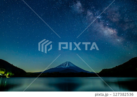 天の川の架かる富士山 ~本栖湖~ 天の川の架かる富士山 ~本栖湖~ 127382536