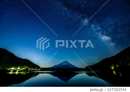 天の川の架かる富士山 ～本栖湖～ 127382541