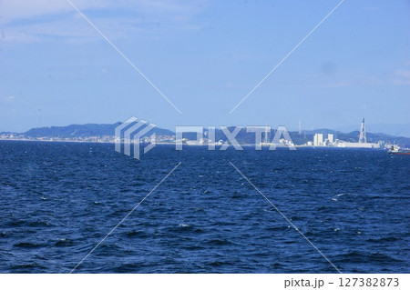 東京湾フェリーからの風景 東京湾(三浦半島眺望) 東京湾フェリーからの風景 東京湾(三浦半島眺望) 127382873