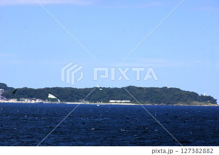 東京湾フェリーからの風景　東京湾（三浦半島） 127382882