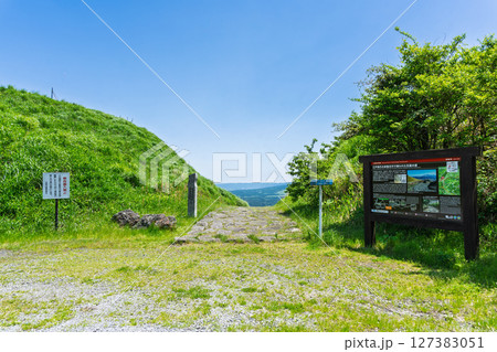 豊後街道・二重峠石畳の道　周辺絶景スポット(新緑)阿蘇市 127383051