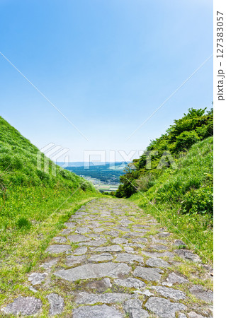 豊後街道・二重峠石畳の道 周辺絶景スポット(新緑)阿蘇市 豊後街道・二重峠石畳の道 周辺絶景スポット(新緑)阿蘇市 127383057