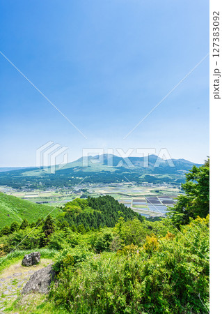 豊後街道・二重峠石畳の道　周辺絶景スポット(新緑)阿蘇市 127383092