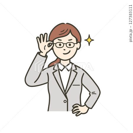 眼鏡を上げてニヤリと笑い自信を見せる若いスーツを着た女性 眼鏡を上げてニヤリと笑い自信を見せる若いスーツを着た女性 127383111
