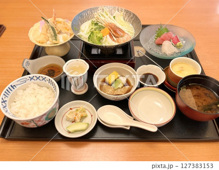 海老と明日葉鍋の和定食 海老と明日葉鍋の和定食 127383153