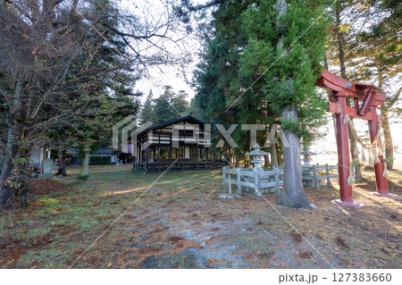 歴史的な古道「塩の道」とその周辺 127383660