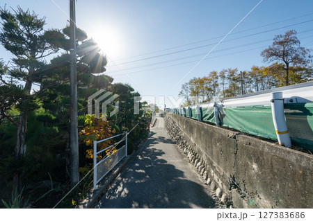 歴史的な古道「塩の道」とその周辺 127383686