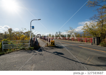 歴史的な古道「塩の道」とその周辺 127383687
