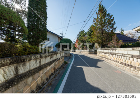 歴史的な古道「塩の道」とその周辺 127383695