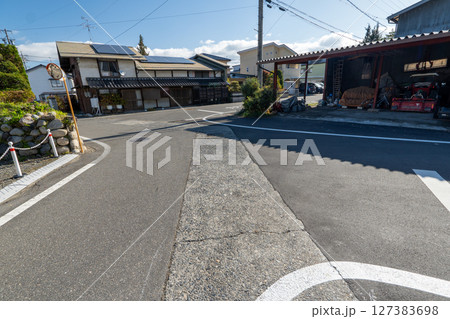 歴史的な古道「塩の道」とその周辺 歴史的な古道「塩の道」とその周辺 127383698