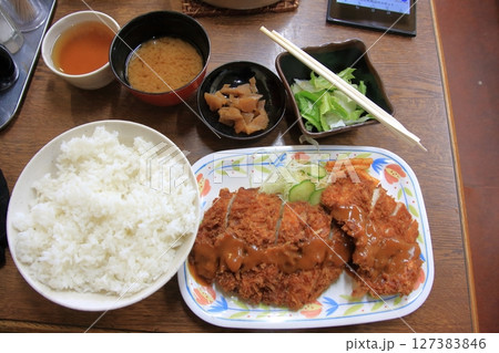 京都の銘店ジャンボチキンカツ定食で有名なハイライト食堂 京都の銘店ジャンボチキンカツ定食で有名なハイライト食堂 127383846