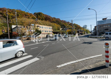 歴史的な古道「塩の道」とその周辺 127383911