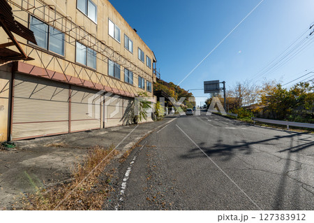 歴史的な古道「塩の道」とその周辺 127383912