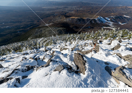 冬の蓼科山と登山道 冬の蓼科山と登山道 127384441