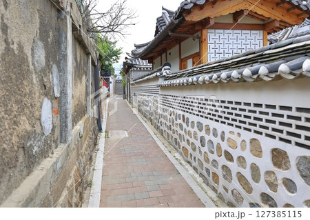 韓国ソウル 北村韓屋村 127385115