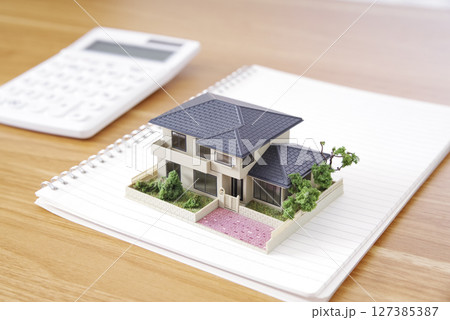 住宅購入と資金計画のイメージ 127385387