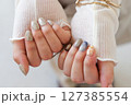 女性のネイル 127385554