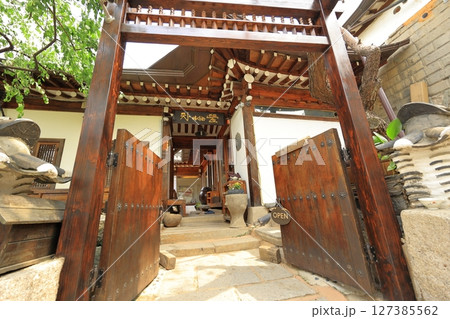 北村韓屋村 韓国 ソウル 街並み 127385562