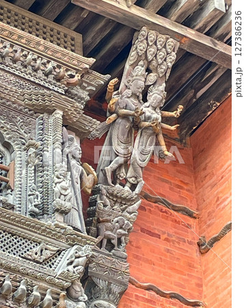 ネパール・カトマンズ ダルバール広場の旧王宮 ネパール・カトマンズ ダルバール広場の旧王宮 127386236