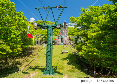 御在所岳 山上公園内の風景『観光リフト』 127388160