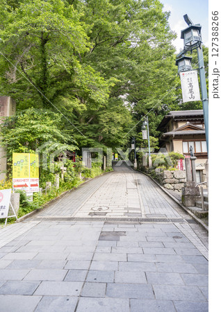 高尾山薬王院　表参道　登山道一号路　登山口 127388266
