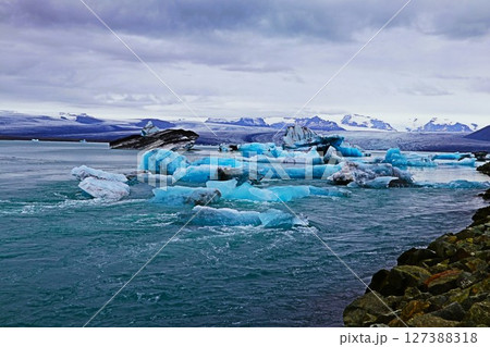 アイスランド、ヨークルスアゥルロゥン湖 127388318